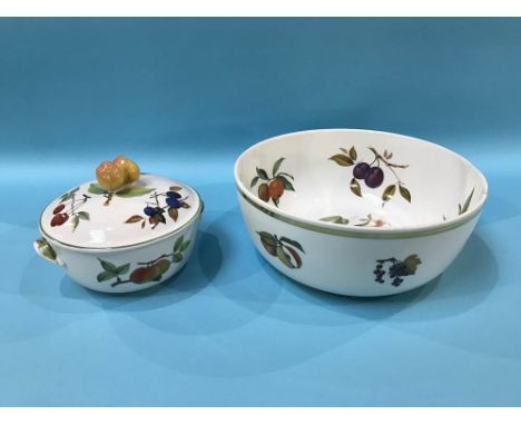 Quantity of Royal Worcester 'Evesham' wares