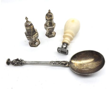 Mixed lot comprising 19th Century Sheffield hallmarked seal top type spoon, pair of small hallmarked Silver octagonal Pepper 