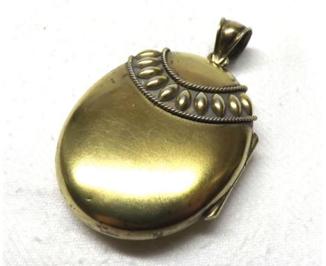 Late Victorian/early 20th Century oval Silver Gilt Locket with beaded decoration to the front, 40mm x 30mm&nbsp;
Condition:
H