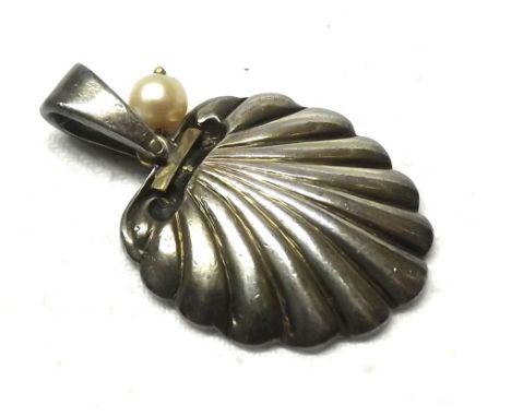 A white metal and enamelled Shell Pendant with pearl swinger, 22mm drop  
