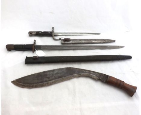 Gurkha Kukri, curved blade 13 3/4", wooden grip + USA Model 1917 Enfield Bayonet, Remington blade, metal-mounted scabbard + o