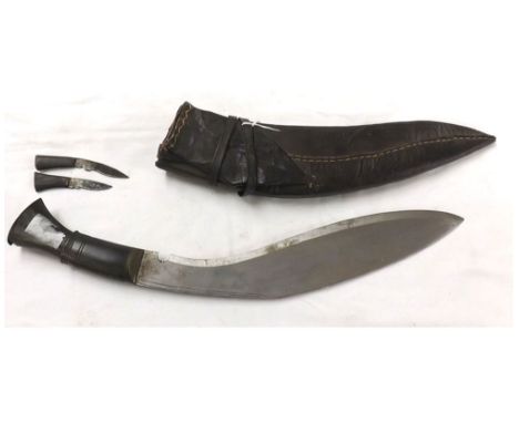 Gurkha Kukri, leather scabbard with two small knives 