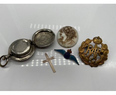 Antique plated sovereign holder [A/f] Silver cross, Glass cameo, RAF Cap badge &amp; RAF Silver and enamel sweetheart brooch 
