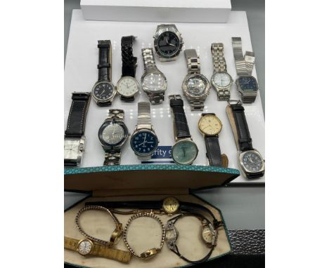 A Large quantity of mixed ladies and gent's watches includes Casio, Timex and others. 