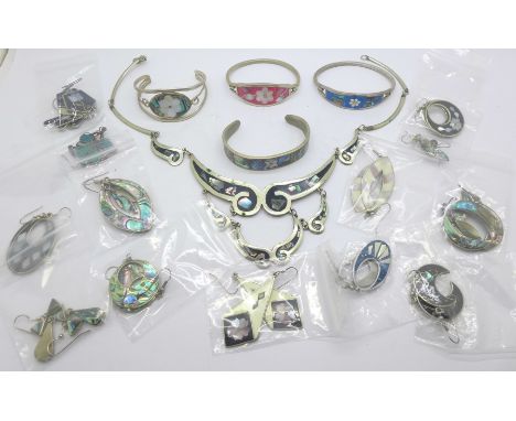 Abalone and mother of pearl set jewellery 