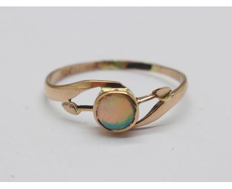 A 9ct gold, single stone opal ring, Birmingham 1912, 0.7g, M 