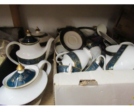 Royal Doulton Carlyle pattern tea and dinner service 