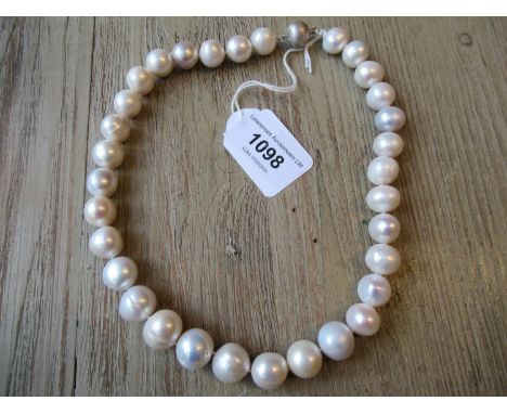 Cultured pearl necklace with a 9ct white gold clasp 