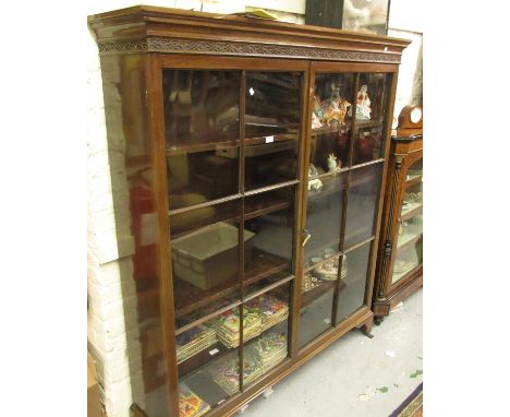 George III mahogany bookcase top, the moulded and blind fretwork cornice above a pair of bar glazed doors enclosing adjustabl