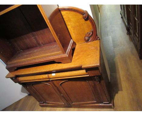 Small Victorian mahogany chiffonier with shelf back 