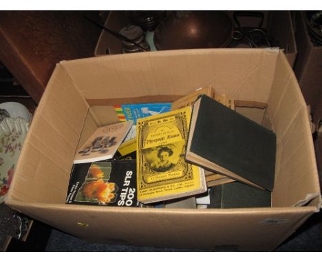Box of assorted camera and photographic books to include various British journal photographic almanacs 1920's onwards, 'Camer
