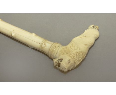 A first third 20th century walking stick. Carved ivory shaft and handle, 92 cm. long. Elephant ivory specimen previous to 7/1