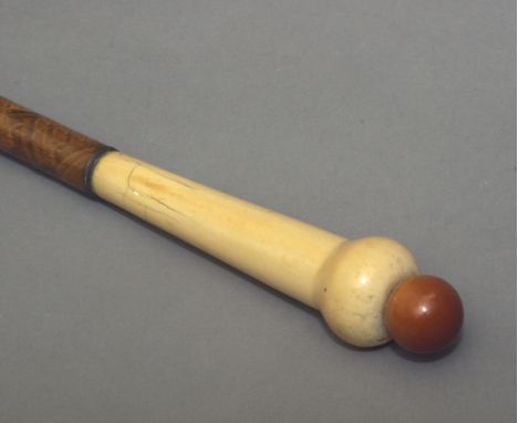 A walking stick circa 1900. A carved and polychromed wood shaft and a carved and partially polychromed ivory handle, 89,5 cm.