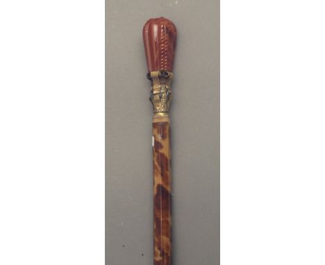 A first third of 20th century walking stick. Carved wood and tortoiseshell shaft and a carved rhodochrosite handle with a gil