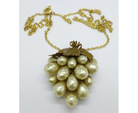 A 19th Century faux pearl pendant 