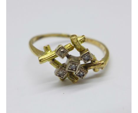 An 18ct gold, five stone diamond ring, 2.6g, N 