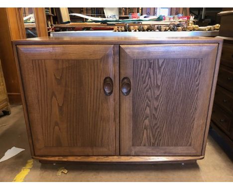 Ercol Furniture, medium brown Windsor media /TV cabinet or cupboard approximately 90 x 44 x 68cm