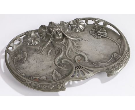 Elsie Ward Hering (1872-1923), Art Nouveau pewter dish, with central depiction of a female face with wavy hair surrounded by 