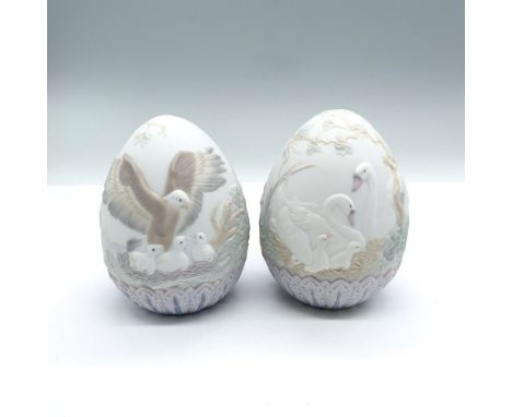 Matte finish; Lladro backstamps. Item numbers 1017532 and 1017552. The items have their original boxes which measure 6"L x 5.
