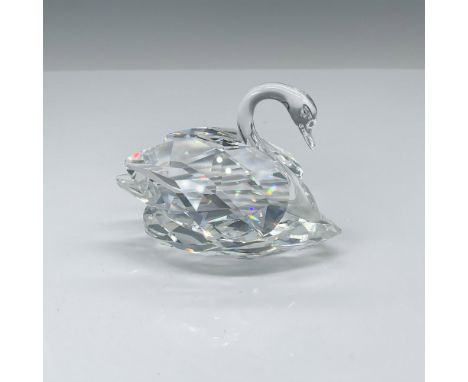 This Swarovski crystal large swan is a stunning addition to the Feathered Friends collection. Crafted from faceted clear crys