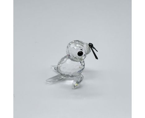 This miniature seal, part of the Kingdom of Ice and Snow collection, is globally available and crafted from clear crystal, fe