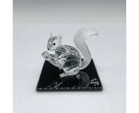 This exclusive SCS squirrel commemorates the 10th anniversary of the SCS. Crafted from clear crystal, the squirrel features a