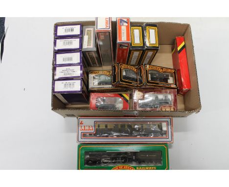 OO gauge model railways to include Lima 0-6-0 tank locomotive 8751 GWR green, 205111 2-6-2 tank locomotive 4589 GWR green, Ho