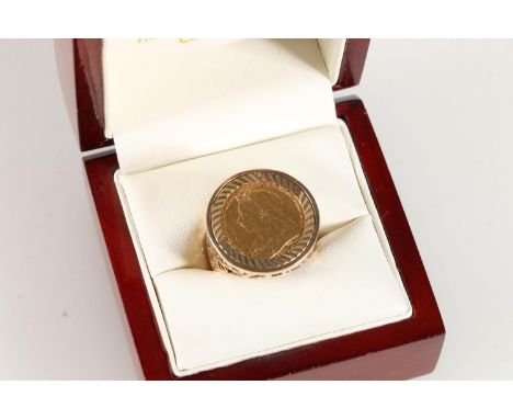 UNITED KINGDOM Queen Victoria (1837-1901) gold half sovereign 1901 in 9ct gold ring mount, 8.9g gross. Size R/S The ring size