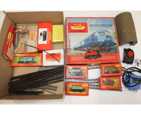 Triang Hornby OO gauge model railways electric train set RS52 The Blue Pullman electric train set with Pullman locomotive and