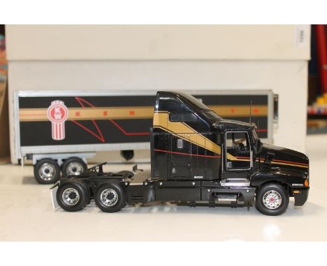 Franklin Mint Precision Models 1:32 scale Kenworth T600 articulate lorry model, boxed. 