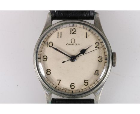 Gents WWII era military style naval pilots (British Military Fleet Air Arm) Omega wristwatch, the off white dial with Arabic 