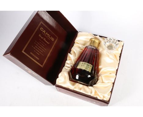 CAMUS Carafe Baccarat cognac, 70cl 40% abv. boxed. 