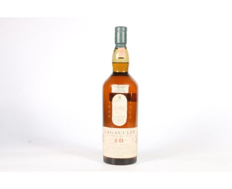 LAGAVULIN 16 year old Islay single malt Scotch whisky, White Horse Distillers Glasgow, bottle code LLJA0000467, 43% 70cl. 