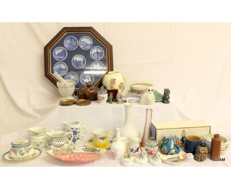 A mixed selection of Worcester, Royal Doulton and other items of china