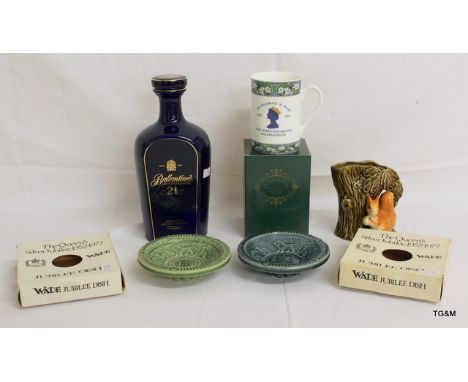 A collectors Ballantyne blue bottle, a Sylvac 4233 vase, 2 Wade dishes and a Silver Jubilee boxed mug.