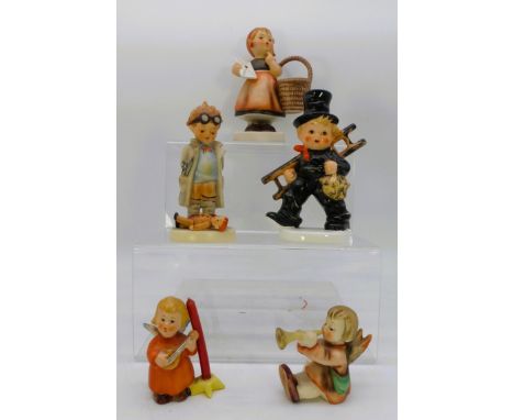 Konvolut von 4 Hummelfiguren, ein Engel ungemarkt, u.a. Schlotfeger, Puppendoktor, gem.Hummelmarke u. Goebel, h. max. 14cm