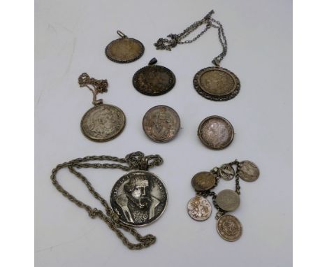 Münzschmuck, Silber, u.a. Morgan Dollar 1884, 2x Maria Theresia Taler, 5 Mark Preussen1898, tlw. als Anhänger u. Brosche gear
