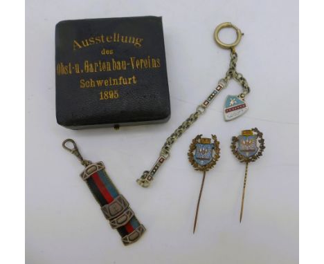 Medaille des Obst- und Gartenbauvereins Schweinfurt 1895 im orig. Etui, 2 Nadeln StadtSchweinfurt, Studentika Bierzipfel und 