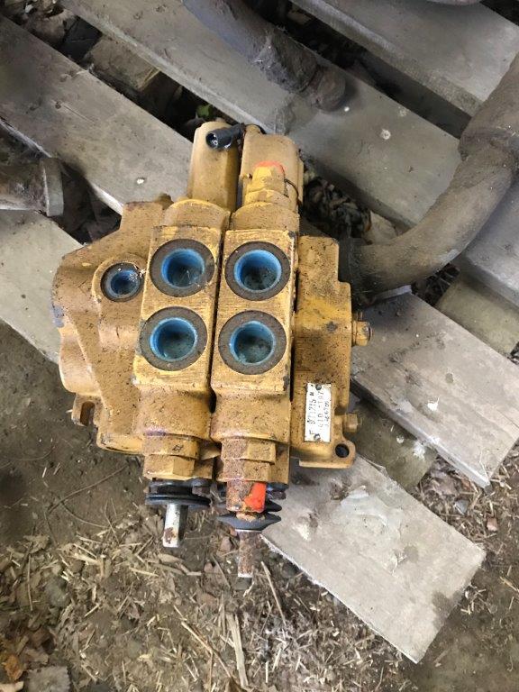 * 2 Spool Hydraulic Valve Block. Backhoe loader used hydraulic spool