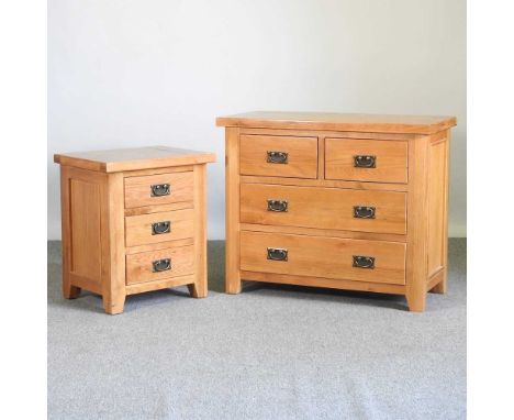 A modern light oak chest of drawers, together with a matching bedside chest (2)95w x 45d x 79h cm