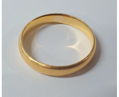 Ladies English hallmarked 22ct gold wedding ring,3.5 grams           size N 