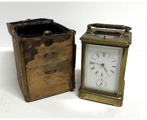 Antique Victorian quality brass carriage clock with the original leather travelling case, having a quality brass carriage clo