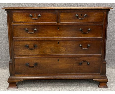 A Georgian mahogany chest of drawers on shaped bracket feet. 82 x 101 x 50cm. 