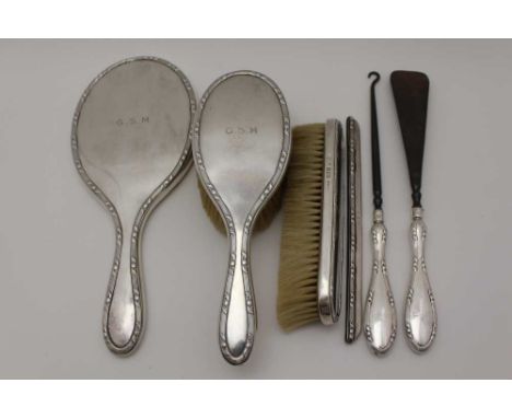 GOLDSMITHS &amp; SILVERSMITHS CO. LTD, A SET OF SIX SILVER MOUNTED DRESSING TABLE VANITY ITEMS, to include a hand mirror, two