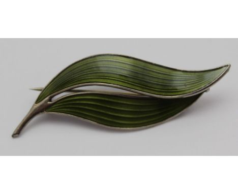 AKSEL HOLMSEN, A STERLING SILVER &amp; GREEN TRANSLUSCENT ENAMEL DOUBLE LEAF BROOCH, bears 'Norway Sterling 925' mark, 5.5cm 