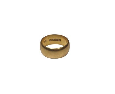 Edwardian 22ct gold wedding band (London 1905), size K½Weight 7.7 grams 