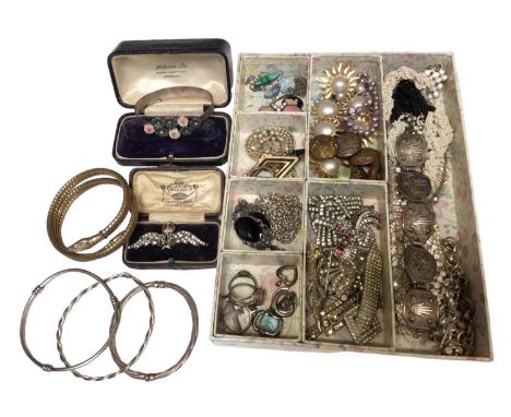 Group of silver and vintage jewellery including RAF paste set sweetheart brooch, other paste set jewellery, silver bangles, c