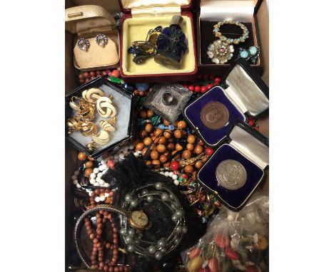 Group of vintage costume jewellery and bijouterie including a selection of Napier screw back earrings, various bead necklaces