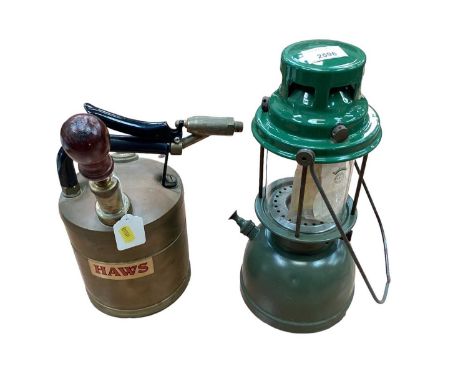 1950s Military issue green Bialaddin Paraffin lamp, Military Model 305, Cat No JA 5557 - 1954, with two loose mantles, togeth