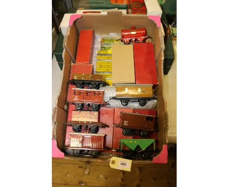 8 Hornby O gauge railway freight wagons. Hopper wagon LMS. Cattle truck, NE. Goods van, NE. Flat truck with container, LMS. O